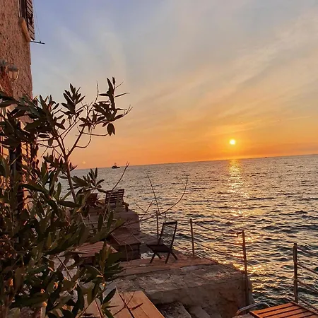 아파트 In Mit Terrasse Und Meerblick
